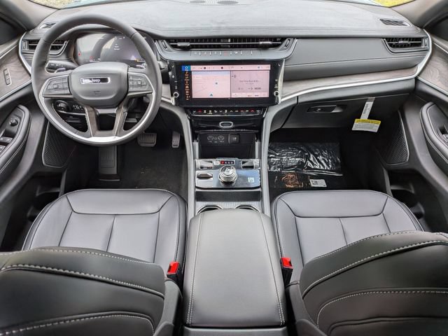 New 2026 Jeep Grand Cherokee Limited w/ Limited Altitude Package AWD/4WD image 16