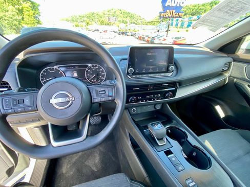 Used 2022 Nissan Rogue SV FWD image 28