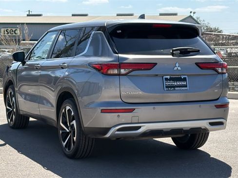 Used 2022 Mitsubishi Outlander SE image 9