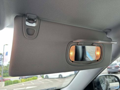 Used 2020 Jeep Cherokee Latitude Plus w/ Comfort/Convenience Group image 34