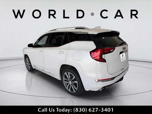 Used 2020 GMC Terrain Denali w/ Denali Premium Package FWD image 5