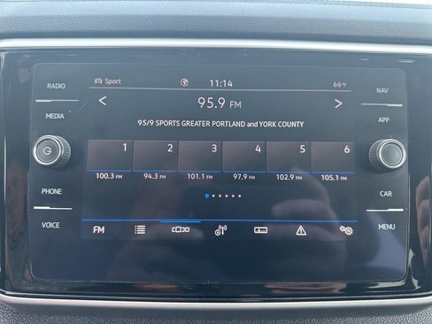 Used 2022 Volkswagen Atlas Cross Sport SEL R-Line AWD/4WD image 23
