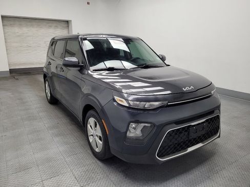 Used 2022 Kia Soul LX image 13