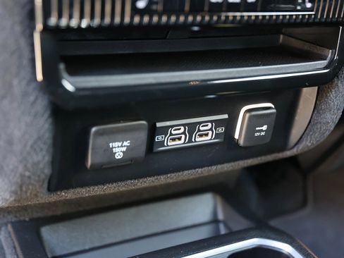 Used 2022 Jeep Wagoneer Series III w/ Flexible Seating Group image 28