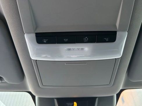 Used 2023 Nissan Rogue S image 13