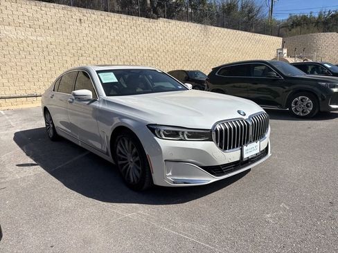 Certified 2022 BMW 740i w/ Premium Package image 2