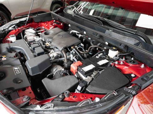 Used 2025 Toyota RAV4 XLE image 33