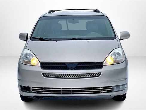 Used 2004 Toyota Sienna XLE image 2