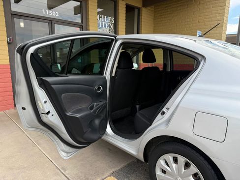 Used 2015 Nissan Versa SV FWD image 19