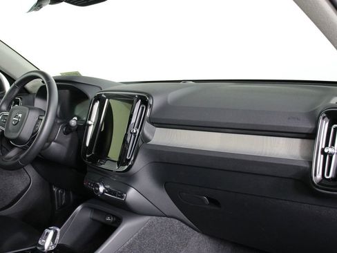 Certified 2025 Volvo XC40 B5 Plus image 22