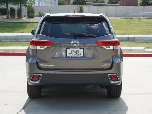 Used 2019 Toyota Highlander Limited FWD image 4