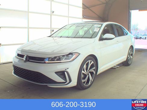 Used 2025 Volkswagen Jetta SEL FWD image 1