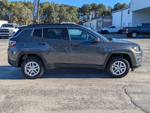 Used 2021 Jeep Compass Sport image 2