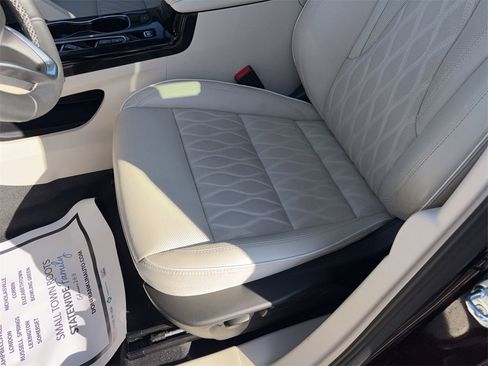 Used 2023 Buick Envision Avenir image 12