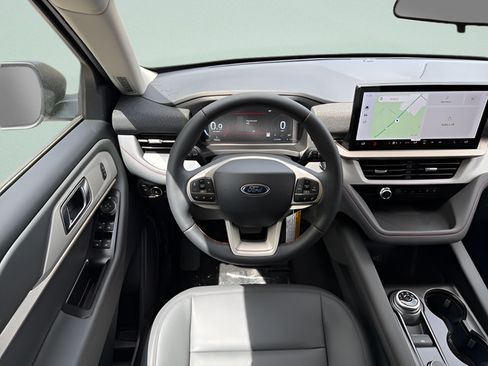 New 2026 Ford Explorer Active w/ Active Comfort Package AWD/4WD image 7
