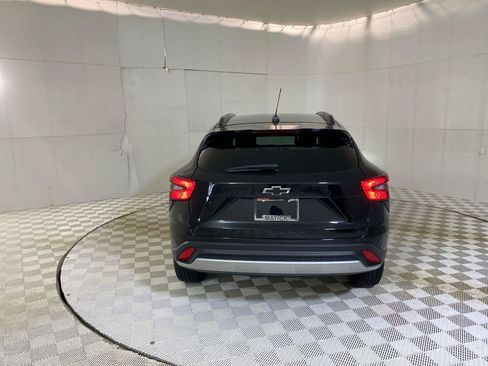 Used 2024 Chevrolet Trax LT w/ Driver Confidence Package FWD image 4