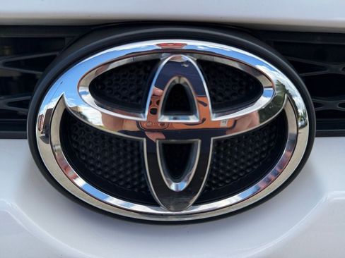 Used 2019 Toyota 4Runner SR5 AWD/4WD image 29