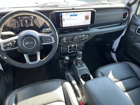 Used 2024 Jeep Wrangler Unlimited Sahara w/ Technology Group AWD/4WD image 13