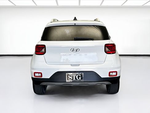 Used 2022 Hyundai Venue SEL image 5