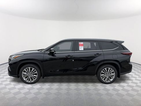 New 2026 Toyota Highlander Platinum image 4