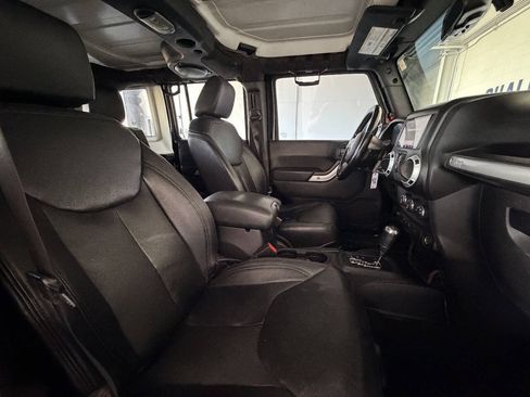 Used 2014 Jeep Wrangler Unlimited Sahara AWD/4WD image 22