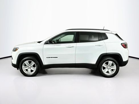 Used 2022 Jeep Compass Latitude w/ Sun and Sound Group AWD/4WD image 4