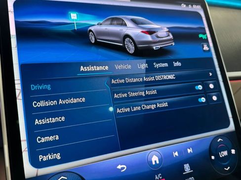 Used 2022 Mercedes-Benz S 580 4MATIC Sedan w/ AMG Line Package image 33