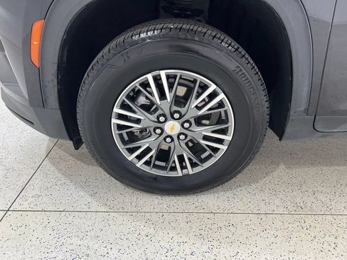 Used 2024 Chevrolet Traverse LS FWD image 31