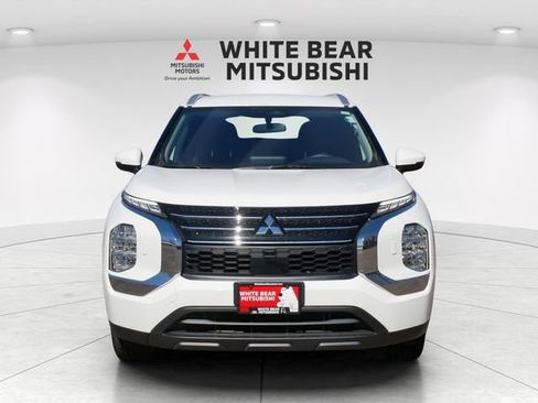 Used 2025 Mitsubishi Outlander ES AWD/4WD image 2