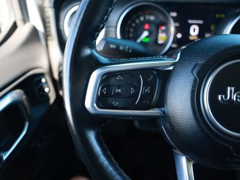 Used 2022 Jeep Wrangler Unlimited Sahara AWD/4WD image 24
