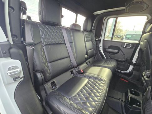 Used 2020 Jeep Gladiator Rubicon w/ LED Lighting Group AWD/4WD image 16