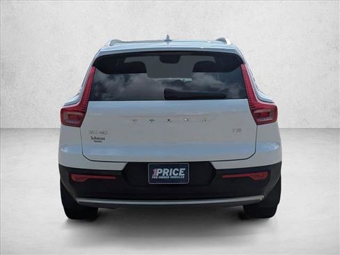 Used 2019 Volvo XC40 T5 Momentum image 7