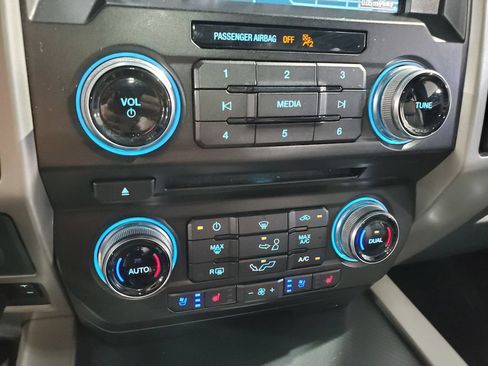 Used 2018 Ford F150 Lariat w/ Equipment Group 502A Luxury AWD/4WD image 30