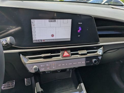 Certified 2025 Kia Niro EX Touring FWD image 21