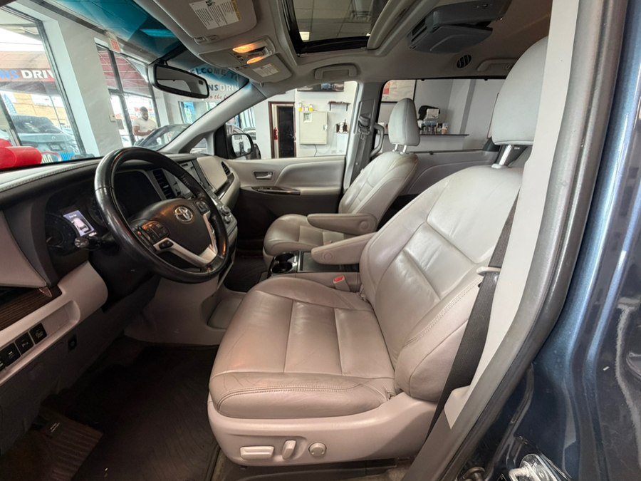 Used 2016 Toyota Sienna XLE w/ XLE Navigation Package AWD/4WD image 19