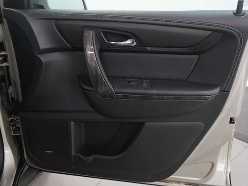 Used 2014 GMC Acadia SLT image 12