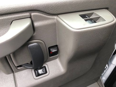 Used 2016 GMC Savana 3500 image 17