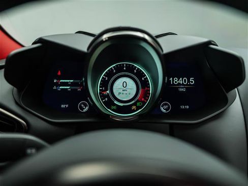 Used 2023 Aston Martin DBS Coupe image 31