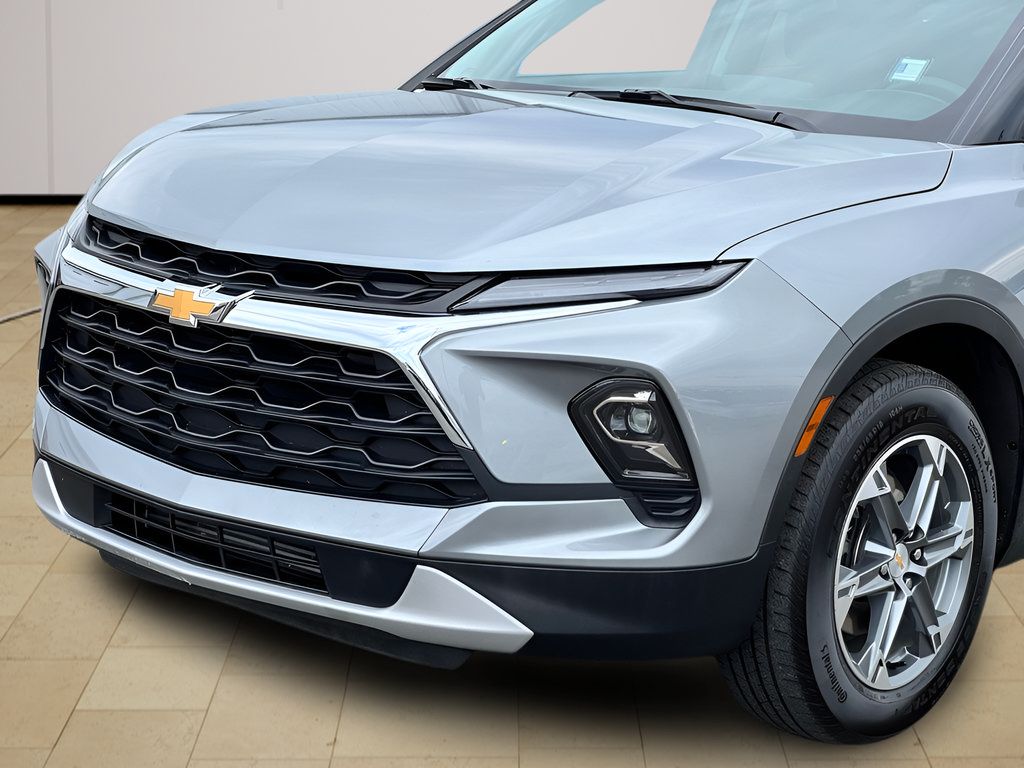 Used 2025 Chevrolet Blazer LT AWD/4WD image 35