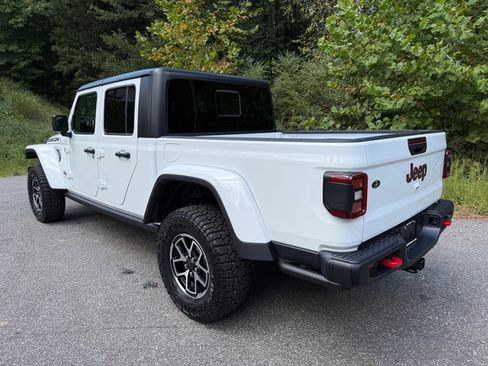 New 2025 Jeep Gladiator Rubicon image 10