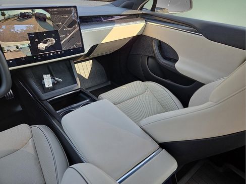 Used 2021 Tesla Model S Plaid image 12