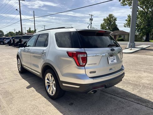 Used 2018 Ford Explorer Limited w/ Ford Safe & Smart Package FWD image 5