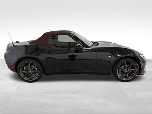 Used 2018 MAZDA MX-5 Miata Club image 4