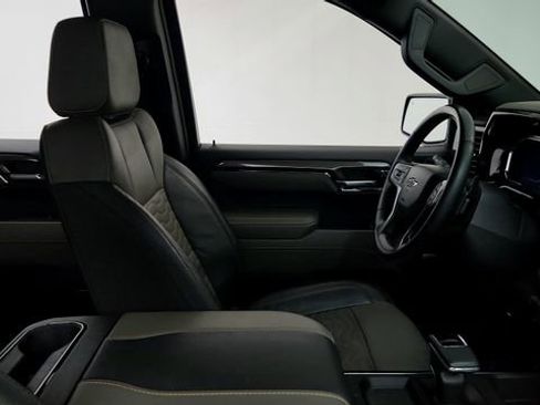 Used 2025 Chevrolet Silverado 1500 ZR2 w/ Technology Package image 24