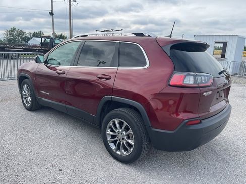 Used 2019 Jeep Cherokee Latitude Plus w/ Cold Weather Group FWD image 2