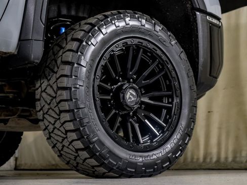 Used 2024 GMC Sierra 2500 AT4X image 55