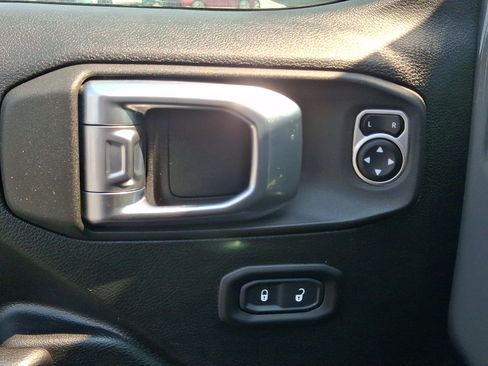 Used 2021 Jeep Wrangler Unlimited Sport AWD/4WD image 12