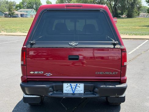 Used 1998 Chevrolet S10 Pickup LS w/ Preferred Equipment Group AWD/4WD image 7