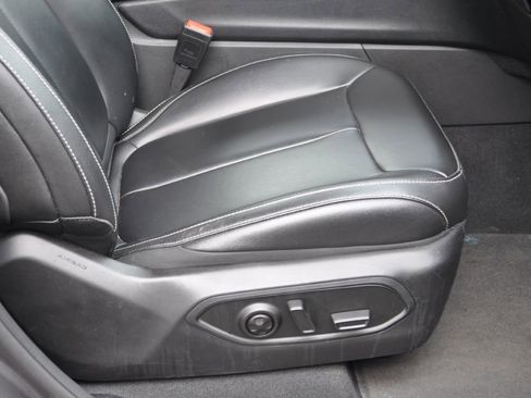 Used 2024 Jeep Grand Cherokee Limited image 23