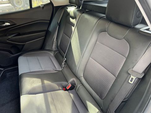 Used 2025 Chevrolet Trax LT image 31